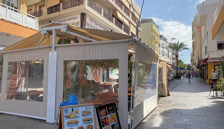 Restaurants and beach bars